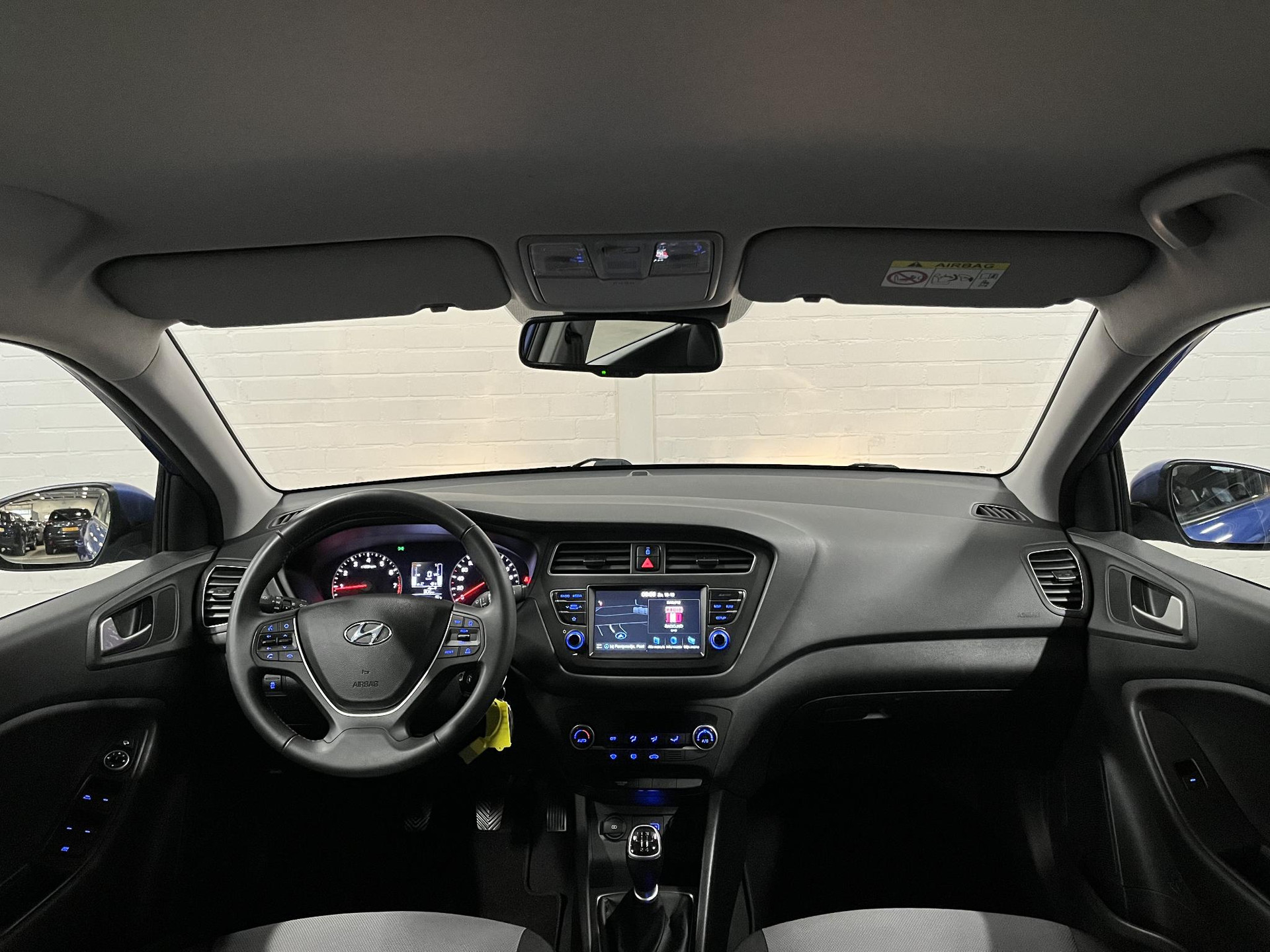 48685530-2.jpg