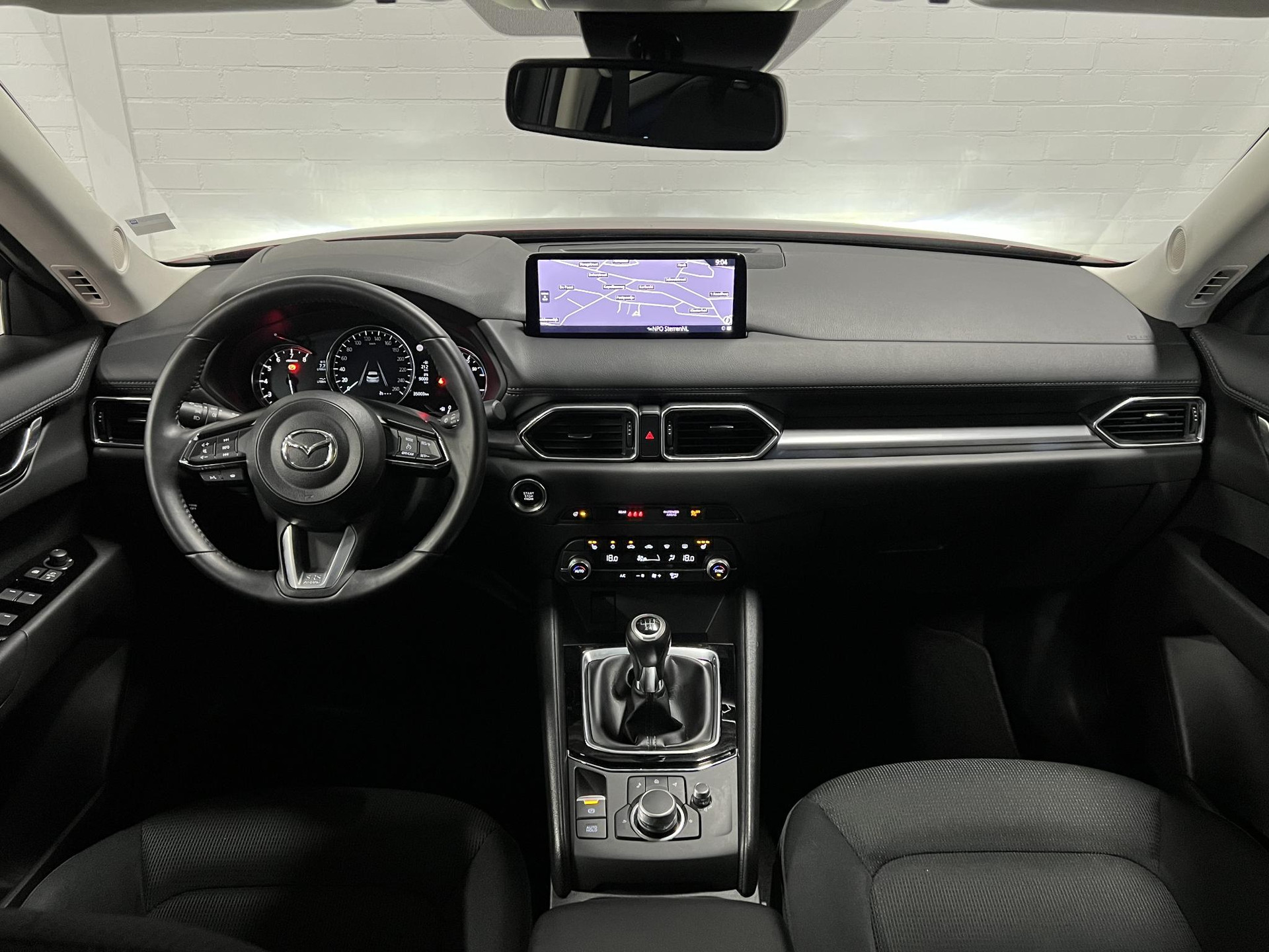 52980057-2.jpg